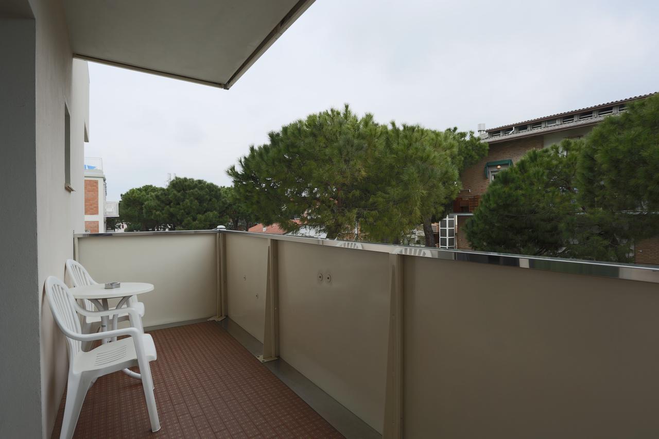 Hotel Caribia Pinarella Cervia Exterior photo
