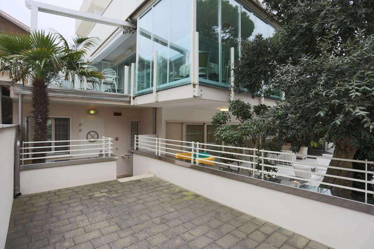 Hotel Caribia Pinarella Cervia Exterior photo